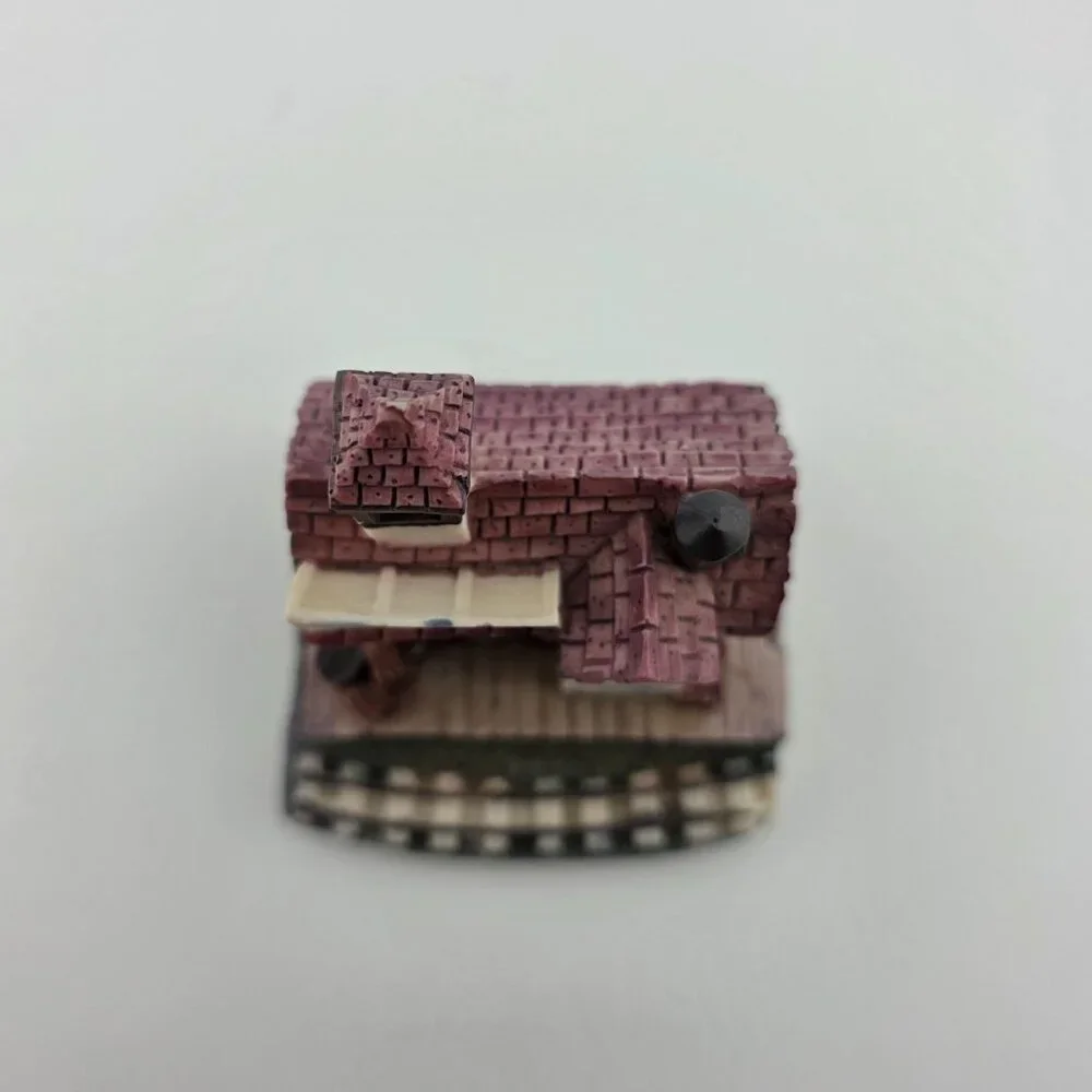 1991 Liberty Falls‎ International Resourcing Services Train Station Miniature